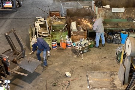 Selezione e cernita materiali in magazzino